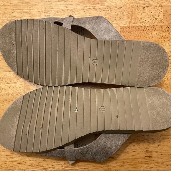 Very G Women’s Carina Sandals - Picture 4 of 4